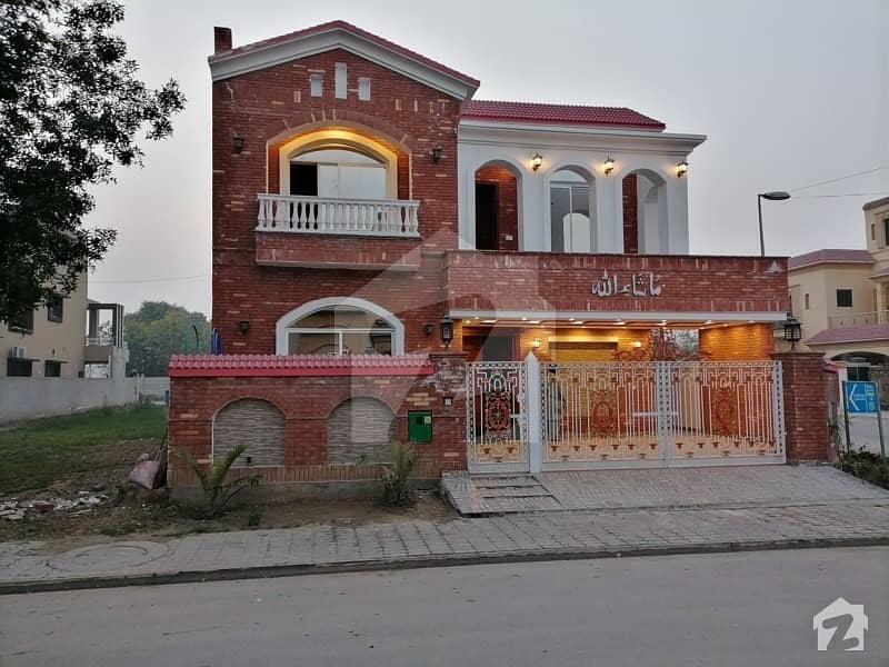 بحریہ ٹاؤن اقبال بلاک بحریہ ٹاؤن سیکٹر ای بحریہ ٹاؤن لاہور میں 5 کمروں کا 11 مرلہ مکان 2.75 کروڑ میں برائے فروخت۔