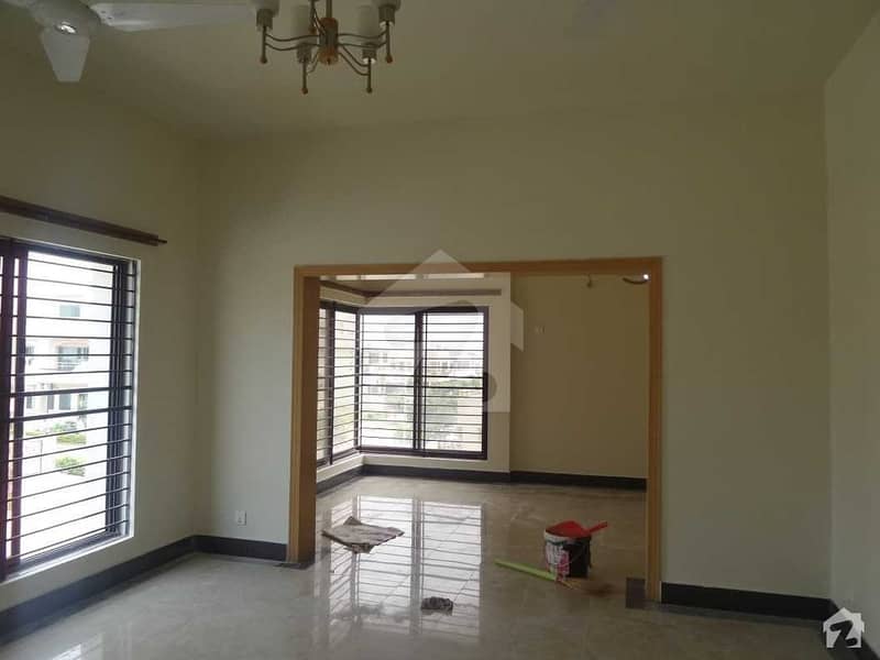 گلریز ہاؤسنگ سکیم راولپنڈی میں 6 کمروں کا 10 مرلہ مکان 2.5 کروڑ میں برائے فروخت۔