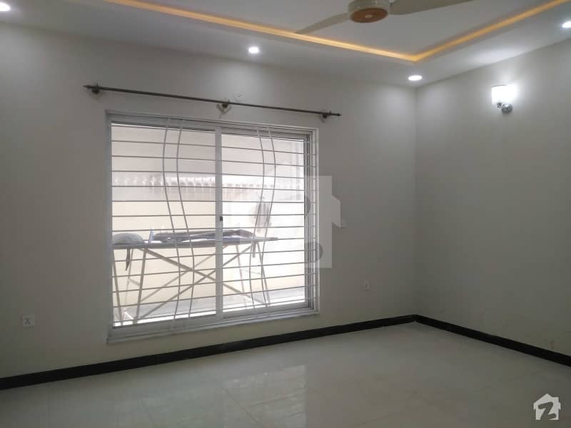 Flat In Shehzad Town Sized 1100  Square Feet Is Available