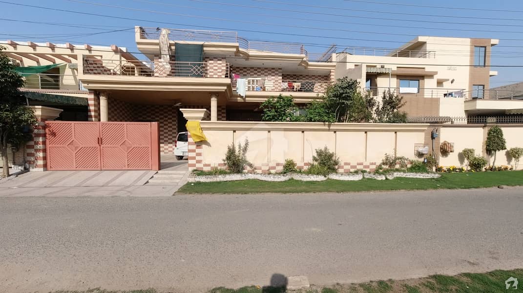 1 Kanal Excellent 9 Beds Triple Storey House For Sale On Top Location Of F1 Block Wapda Town Lahore