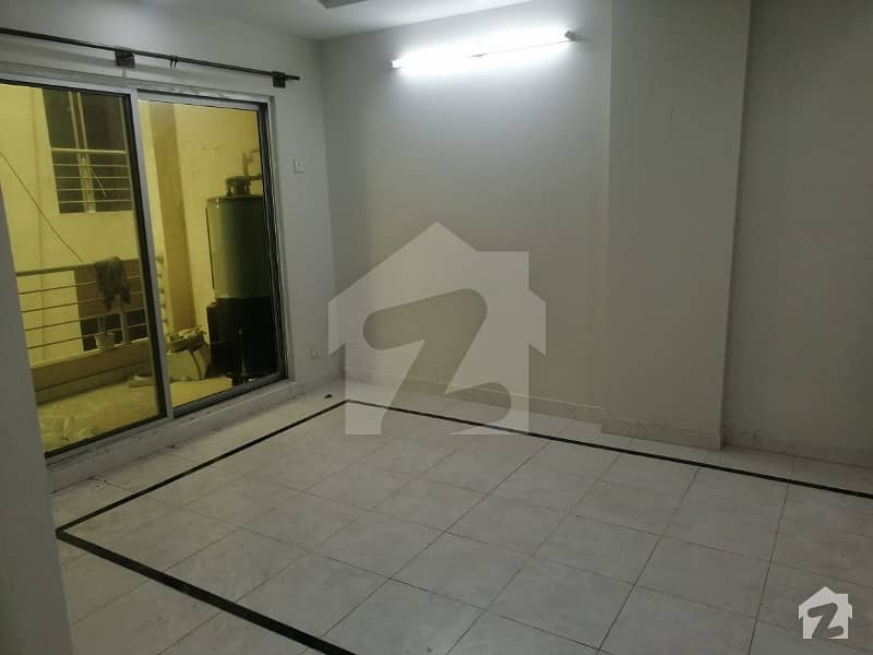 1500  Square Feet Flat Available For Rent In D-17