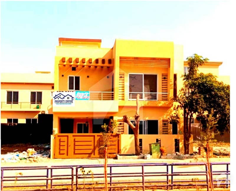 بحریہ ٹاؤن فیز 8 بحریہ ٹاؤن راولپنڈی راولپنڈی میں 5 کمروں کا 7 مرلہ مکان 1.8 کروڑ میں برائے فروخت۔