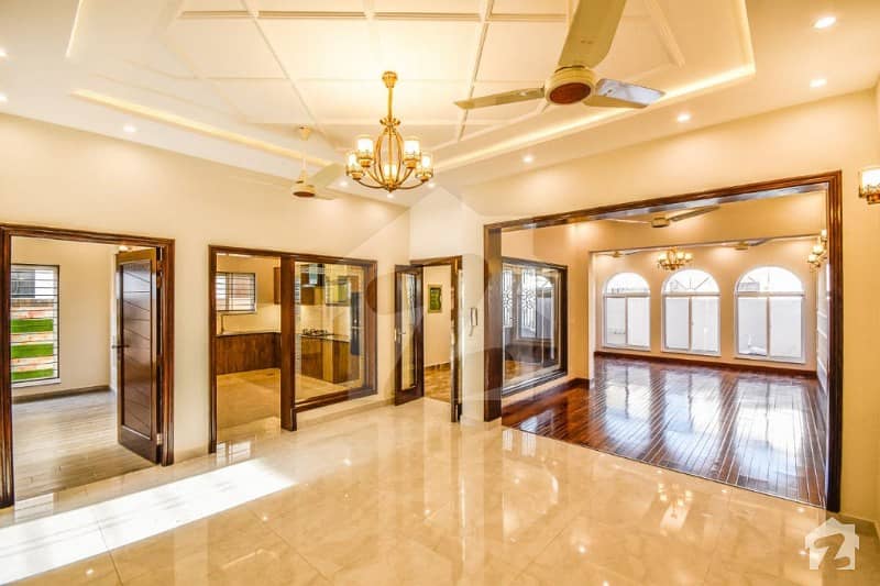 10 Marla Spanish House Category Near Commercial And Park For Sale 10 Marla Spanish House Category Near Commercial And Park For Sale
