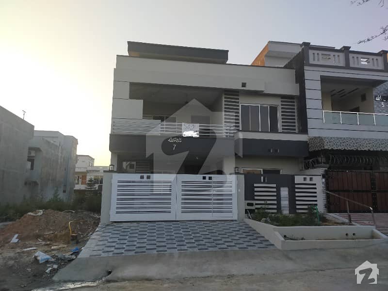 House Of 1800 Square Feet For Sale In G13