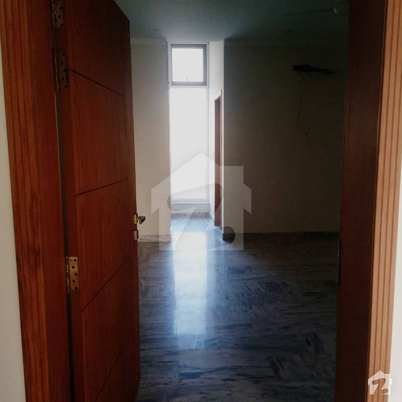 Bahria Town Flat Sized 700  Square Feet For Rent