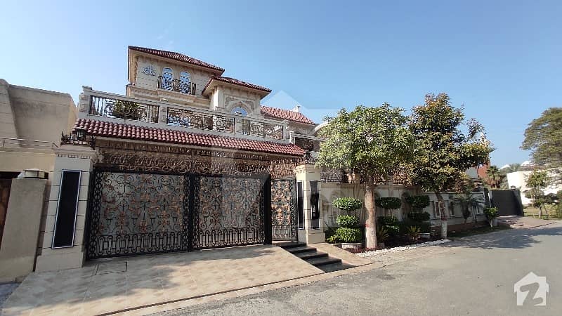 Slightly 1 Kanal House For Sale In Main Road