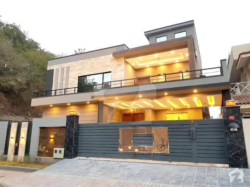 Designer 5 Bed 1 Kanal Corner House For Sale