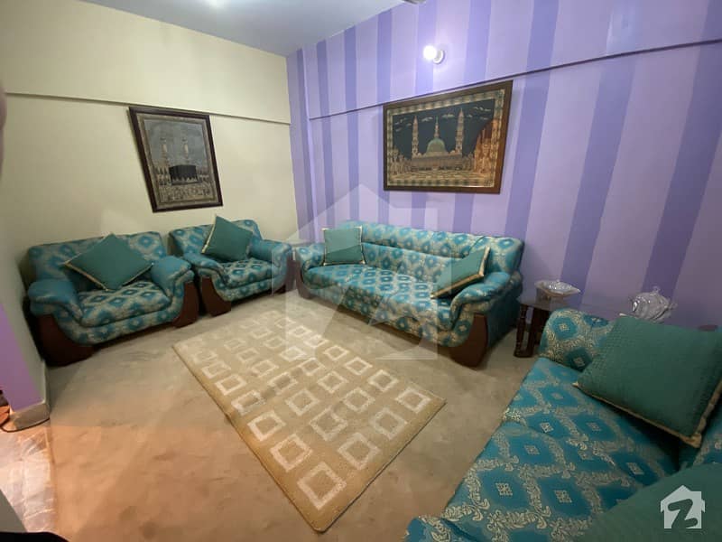گلستانِِ جوہر ۔ بلاک 19 گلستانِ جوہر کراچی میں 5 کمروں کا 6 مرلہ فلیٹ 65 لاکھ میں برائے فروخت۔