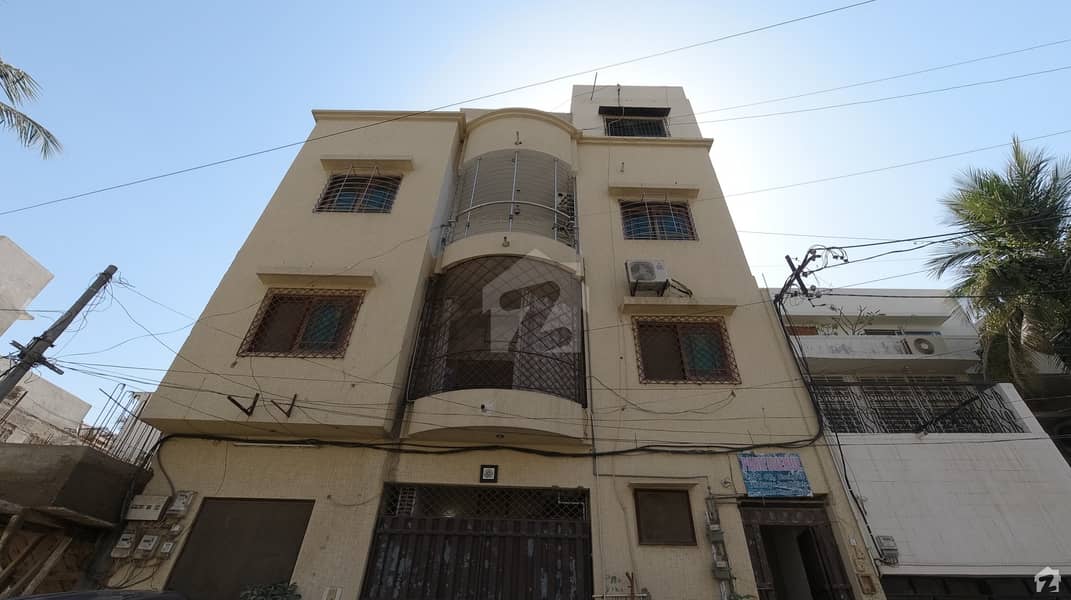 عامر خسرو کراچی میں 4 کمروں کا 8 مرلہ بالائی پورشن 3 کروڑ میں برائے فروخت۔