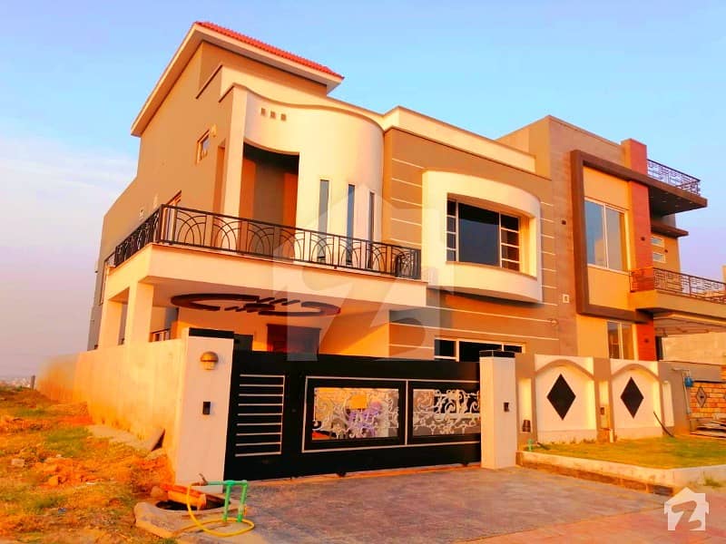 بحریہ ٹاؤن فیز 8 بحریہ ٹاؤن راولپنڈی راولپنڈی میں 5 کمروں کا 10 مرلہ مکان 2.4 کروڑ میں برائے فروخت۔