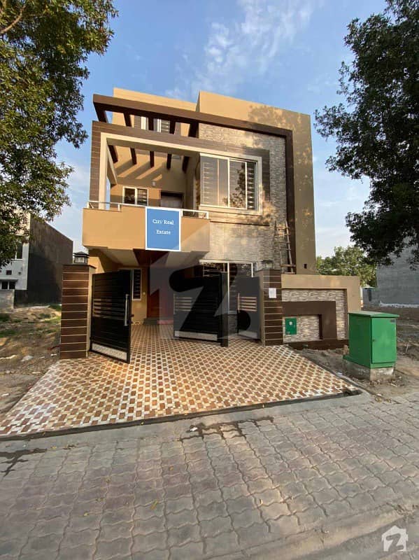 بحریہ ٹاؤن جناح بلاک بحریہ ٹاؤن سیکٹر ای بحریہ ٹاؤن لاہور میں 5 کمروں کا 5 مرلہ مکان 1.4 کروڑ میں برائے فروخت۔