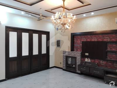 نشیمنِ اقبال فیز 1 نشیمنِ اقبال لاہور میں 5 کمروں کا 10 مرلہ مکان 2.1 کروڑ میں برائے فروخت۔ نشیمنِ اقبال فیز 1 نشیمنِ اقبال لاہور میں 5 کمروں کا 10 مرلہ مکان 2.1 کروڑ میں برائے فروخت۔