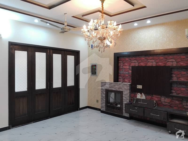 In Nasheman-e-Iqbal House For Sale Sized 10 Marla