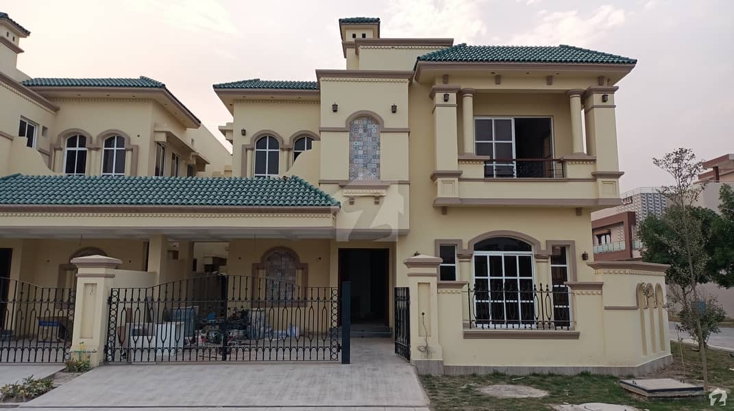 10 Marla House In Multan Public School Road Is Available