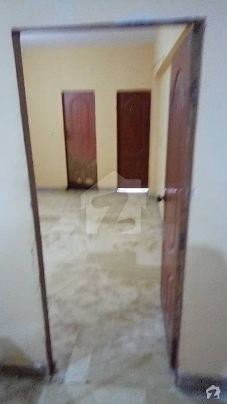 غِزری کراچی میں 3 کمروں کا 4 مرلہ فلیٹ 32 لاکھ میں برائے فروخت۔