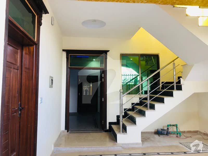 غوری ٹاؤن فیز 5بی غوری ٹاؤن اسلام آباد میں 4 کمروں کا 6 مرلہ مکان 1.52 کروڑ میں برائے فروخت۔
