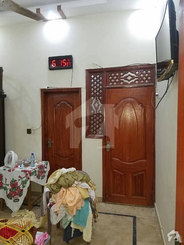 سادی ٹاؤن - بلاک 4 سعدی ٹاؤن سکیم 33 کراچی میں 4 کمروں کا 5 مرلہ مکان 1.6 کروڑ میں برائے فروخت۔