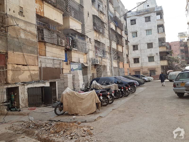 شادمان ٹاؤن - سیکٹر 14 / بی شادمان نارتھ ناظم آباد کراچی میں 2 کمروں کا 4 مرلہ فلیٹ 57 لاکھ میں برائے فروخت۔