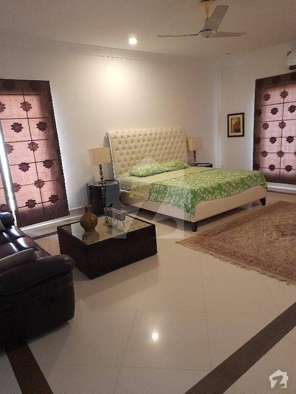 ڈی ایچ اے فیز 6 ڈی ایچ اے کراچی میں 6 کمروں کا 1.6 کنال مکان 15.5 کروڑ میں برائے فروخت۔