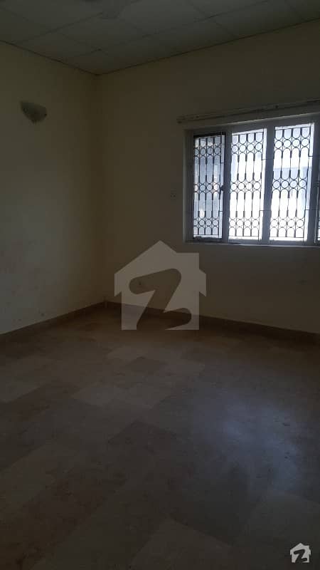 Beautiful 1 Kanal 7 Bed House For Rent