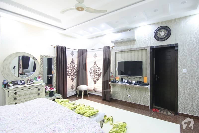 ایف ۔ 11 اسلام آباد میں 7 کمروں کا 1.33 کنال مکان 12 کروڑ میں برائے فروخت۔