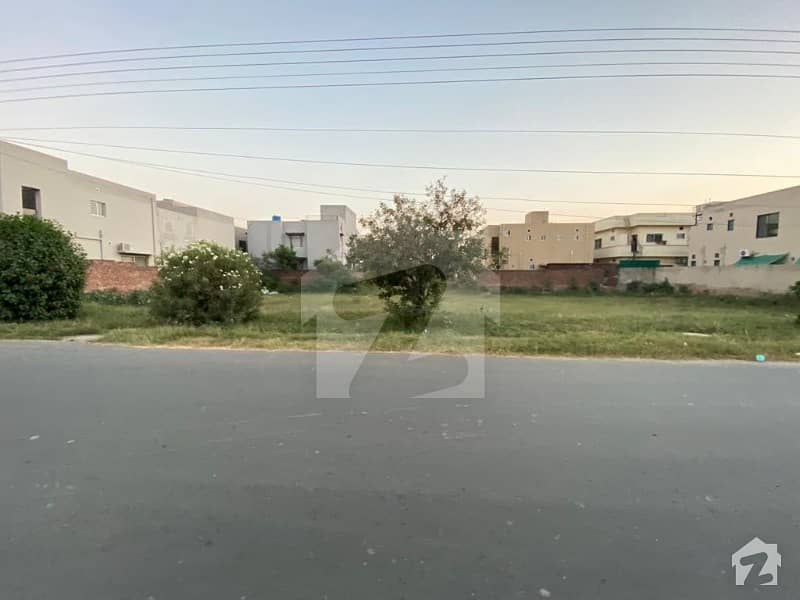 24 MARLA CORNER PLOT WITH ACCESS PAID AVAILABLE FOR SALE IN STATE LIFE SOCIETY