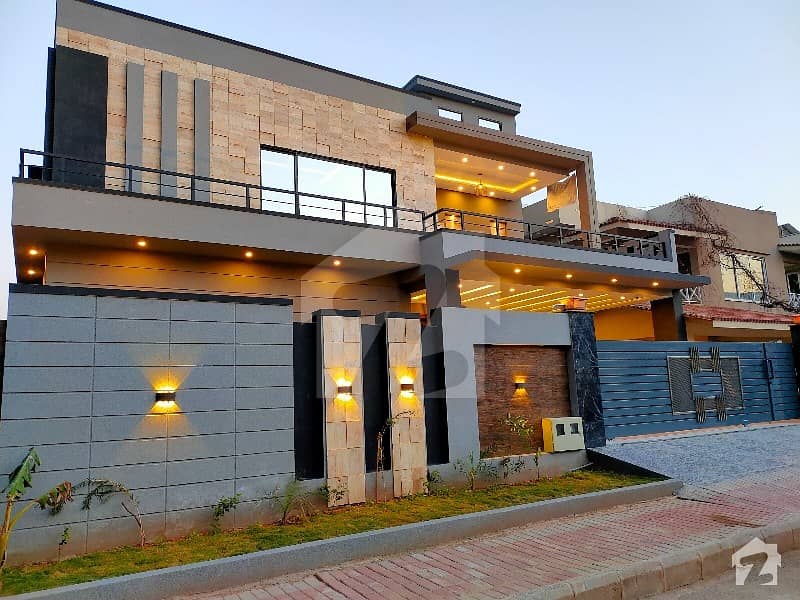 بحریہ ٹاؤن فیز 4 بحریہ ٹاؤن راولپنڈی راولپنڈی میں 5 کمروں کا 1.04 کنال مکان 5.3 کروڑ میں برائے فروخت۔