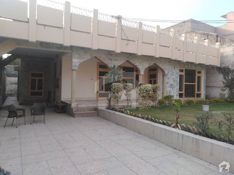 1 Kanal House In Central Hayatabad For Sale