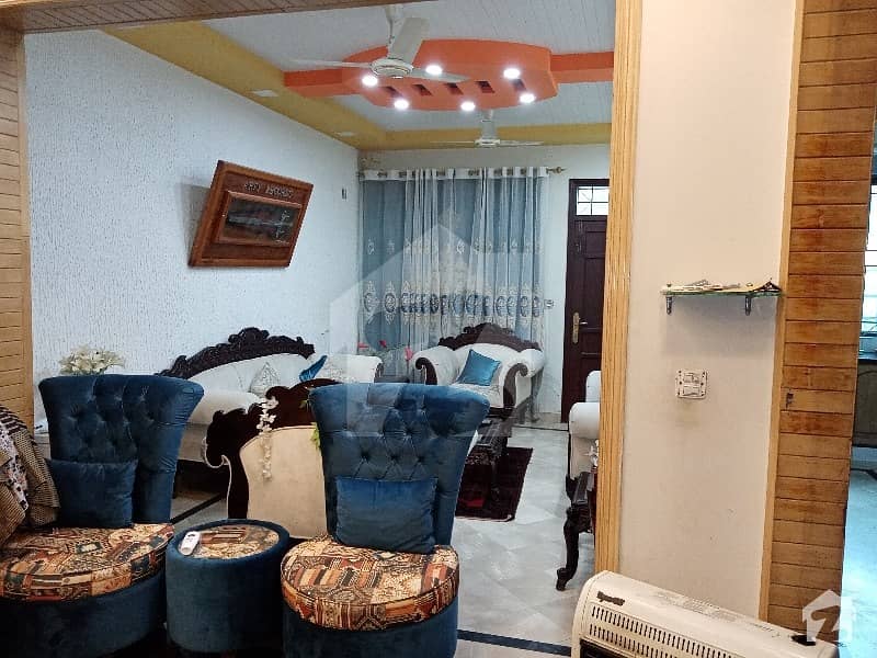 ایف ۔ 11 اسلام آباد میں 4 کمروں کا 9 مرلہ مکان 4.5 کروڑ میں برائے فروخت۔