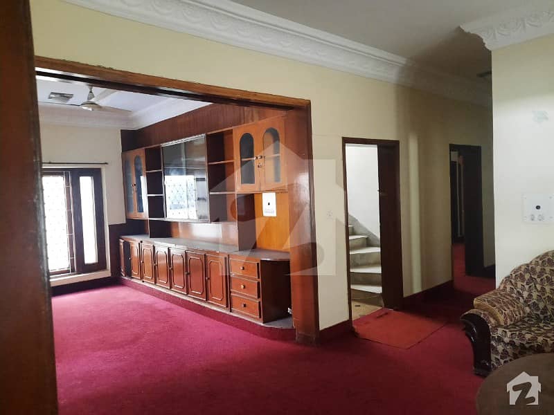 ایف ۔ 10 اسلام آباد میں 7 کمروں کا 1 کنال مکان 8.9 کروڑ میں برائے فروخت۔