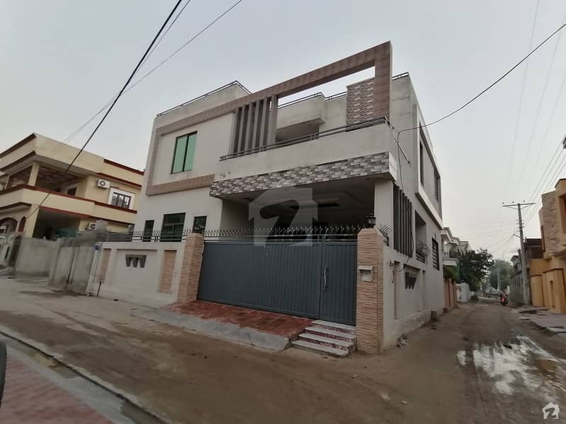 In Shadman Colony House For Sale Sized 6 Marla