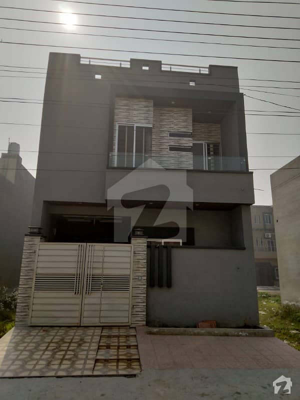 جوبلی ٹاؤن ۔ بلاک سی جوبلی ٹاؤن لاہور میں 3 کمروں کا 3 مرلہ مکان 82 لاکھ میں برائے فروخت۔