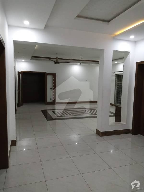 4500  Square Feet Upper Portion In Paragon City For Rent