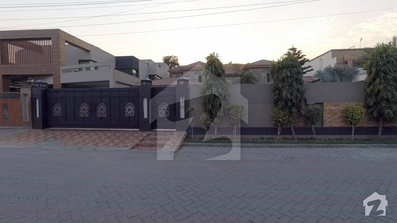 Ideally Located House Of 2  Kanal Is Available For Sale In Lahore