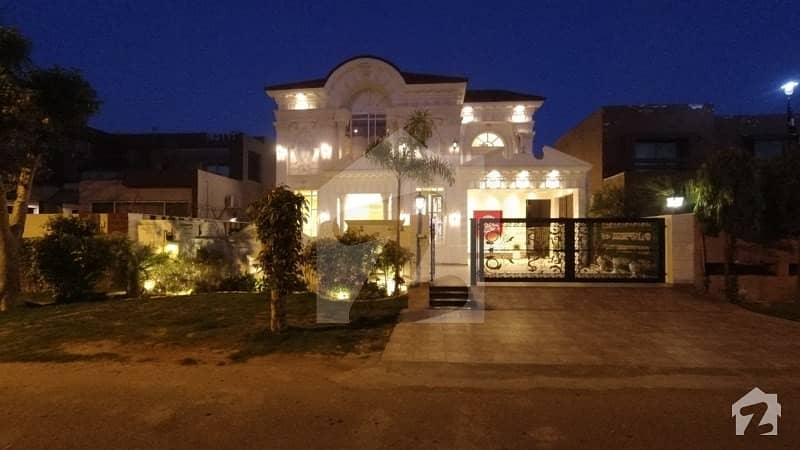 ڈی ایچ اے فیز 5 - بلاک جے فیز 5 ڈیفنس (ڈی ایچ اے) لاہور میں 5 کمروں کا 1 کنال مکان 8.45 کروڑ میں برائے فروخت۔