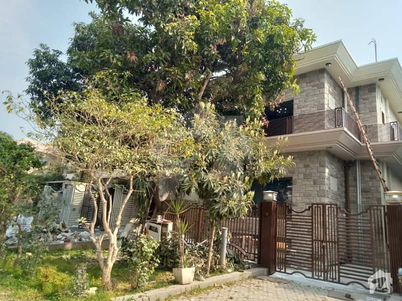Prime Location Triple Storey 1 Kanal House For Sale