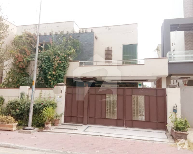 Slightly Used House is available for sale in Bahria Town Lahore