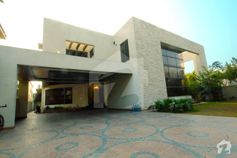 1 KANAL UNFURNISHED LUXURIOUS HOUSE AVAILABLE FOR RENT IN DHA PHASE  5