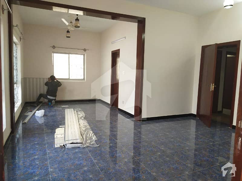 جی ۔ 9 اسلام آباد میں 5 کمروں کا 10 مرلہ مکان 1.2 لاکھ میں کرایہ پر دستیاب ہے۔