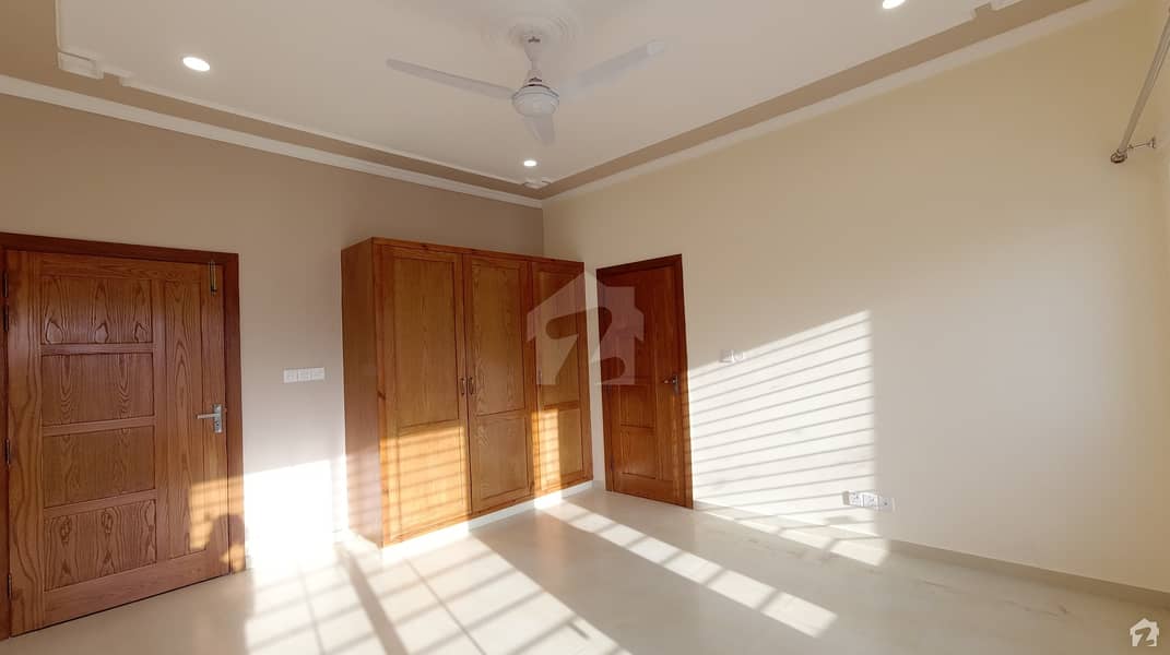 Beautiful 60x90 Upper Portion 4 bed with Servant For Rent in D122