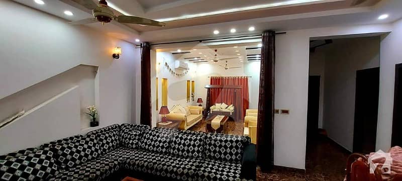 بحریہ ٹاؤن - طلحہ بلاک بحریہ ٹاؤن سیکٹر ای بحریہ ٹاؤن لاہور میں 5 کمروں کا 10 مرلہ مکان 1.8 کروڑ میں برائے فروخت۔