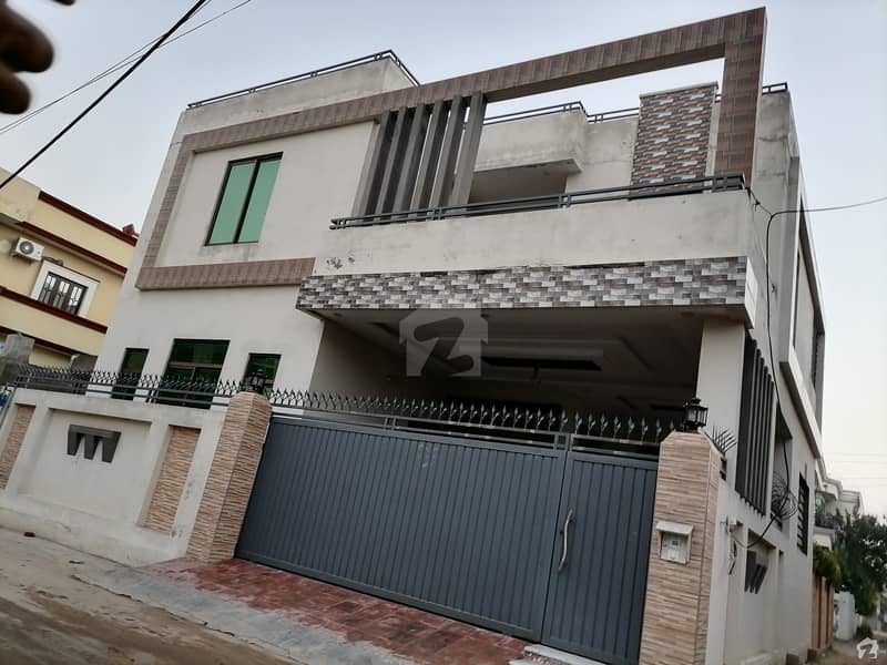 In Shadman Colony 6 Marla House For Sale