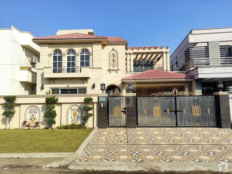 Ideally Located House Of 1 Kanal Is Available For Sale In Gujranwala