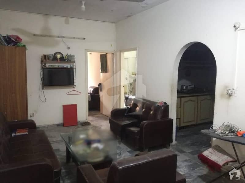 پی ای سی ایچ ایس بلاک 2 پی ای سی ایچ ایس جمشید ٹاؤن کراچی میں 3 کمروں کا 5 مرلہ مکان 1.15 کروڑ میں برائے فروخت۔