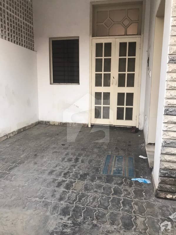 Room For Rent In Gulberg
