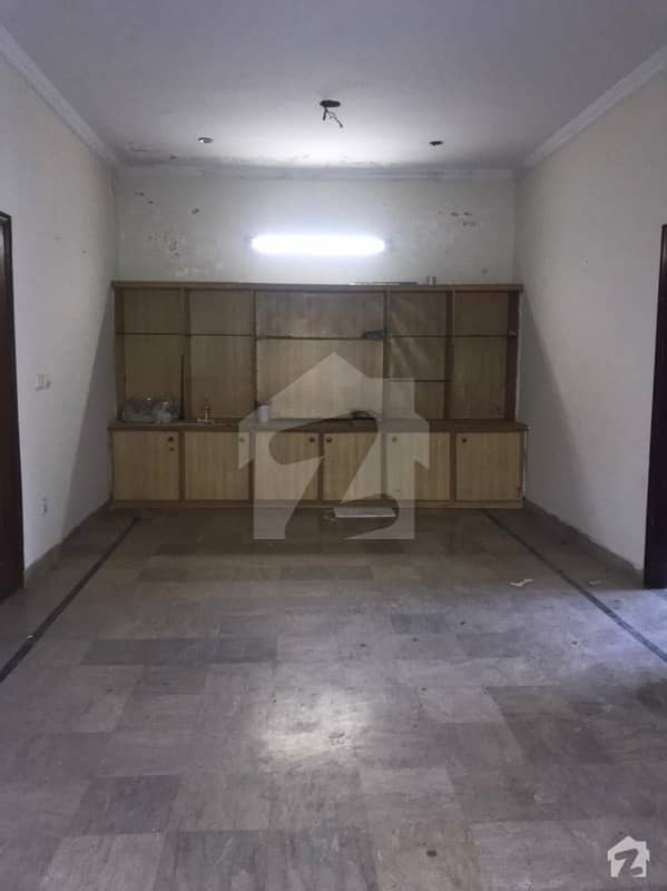 Upper Portion Of 2250  Square Feet In Gulberg For Rent
