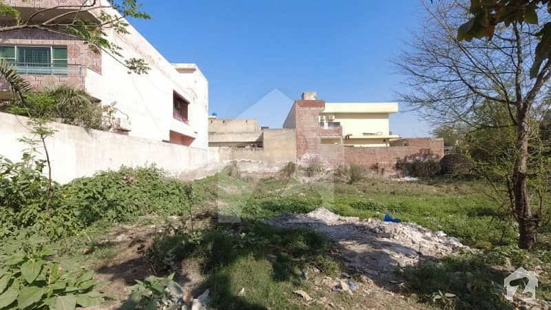 ایچیسن سوسائٹی لاہور میں 10 مرلہ رہائشی پلاٹ 80 لاکھ میں برائے فروخت۔