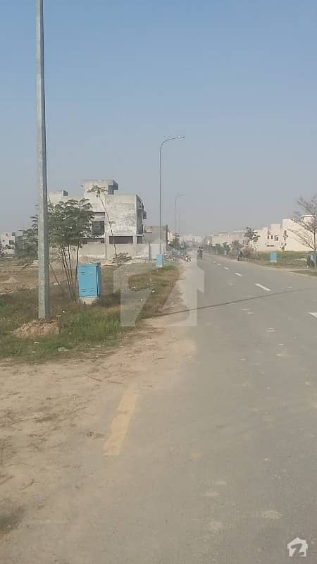 Close To Main Entrance All Dues Clear 4 Marla Commercial Plot For Sale