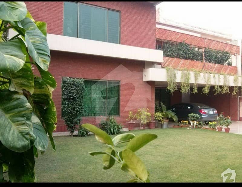 ماڈل ٹاؤن لاہور میں 5 کمروں کا 1.25 کنال مکان 10 کروڑ میں برائے فروخت۔