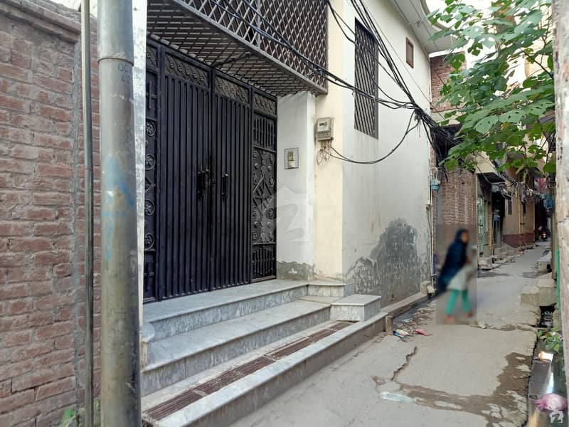 بخشو پورہ گجرات میں 5 کمروں کا 6 مرلہ مکان 1.2 کروڑ میں برائے فروخت۔